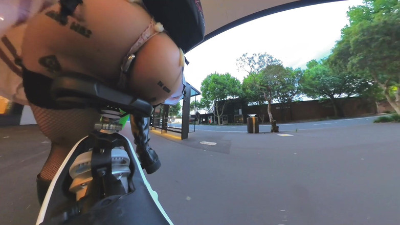 Asiansissypublic: Bisiklette metal göt tıkacıyla gezerken birkaç kez yakalandım