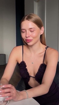 Sexy masturbace a kouření s Californiababe