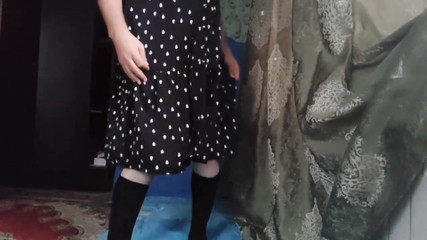 Kitty_Cross: 자신을 표현 : 크로스 드레스 키티의 매혹적인 댄스 동작