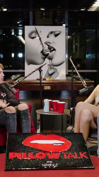 Doppio appuntamento con Carly lawrence e joey joy [parla nel cuscino ]