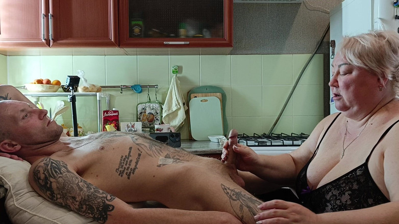 Zona901: 隣人はイラマチオフェラチオをし、濃厚なザーメンを飲み込む