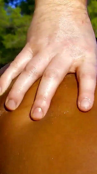 Nancy Hot шаловливая подруга родившаяся в Бразилии с волосами брюнетки хочет получить ее киску долбят на пляже