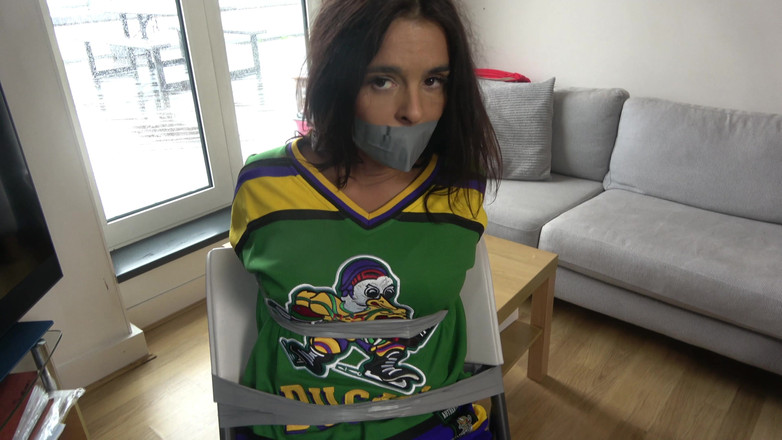 Latina Fetish: Latina in: Anggota Tim Hoki Direkam di Kursi dan Disumpal!...