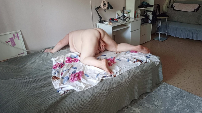 Zona901: La vicina con un grosso culo rotondo si masturba la...