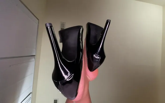 Pink Foxx: Ebony Girl Dangles Her Black Heels on the Edge of...