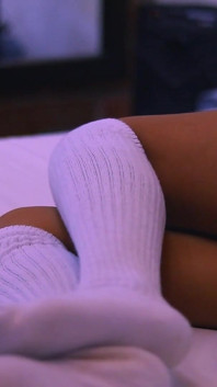 La camarera y el camarero van al apartamento a follar.
