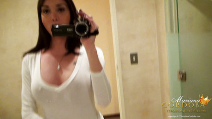 Ultra Shemales: Mariana Vesměs saje obrovského trannyho ptáka