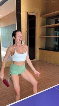 Joc de tenis seducător - prea sexy pentru a se descurca
