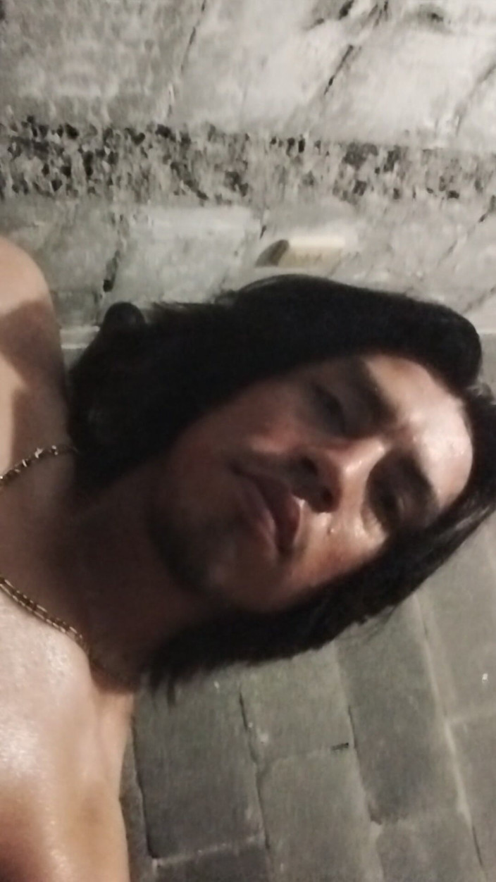 AlexAlejandro13: คุณอยากอยู่ในห้องน้ําของฉันไหม