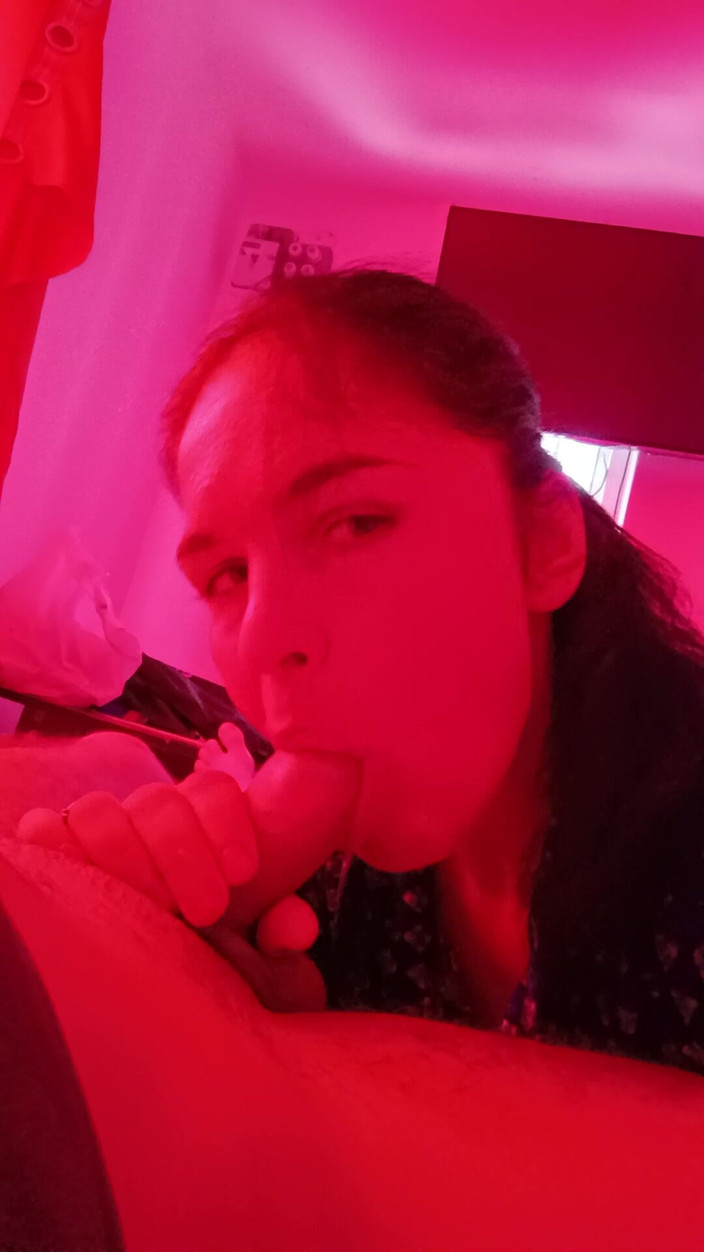 Ionut899: Fica Vitrega Îmi Suge Pula Noaptea