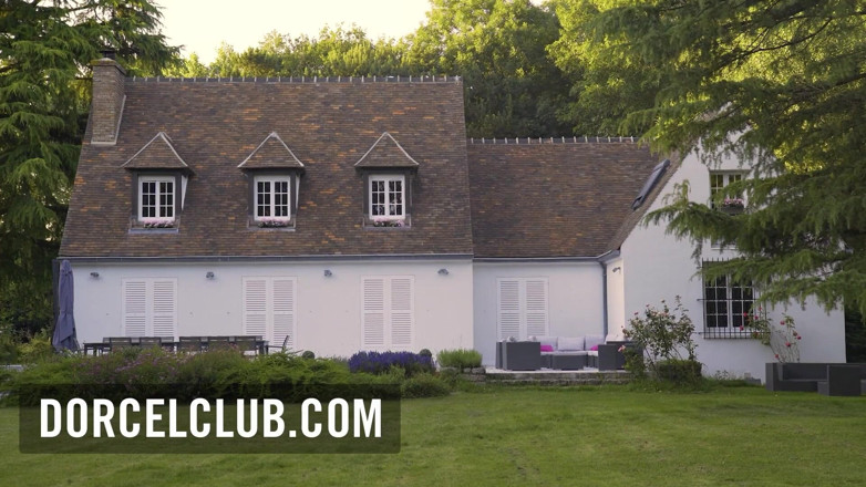 Dorcel Club: La milf tettona mariska tradisce suo marito