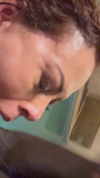 Napalona milf odwiedza Pragę do Głębokiego Gardła i pieprzyć z Niesamowitym BBC Freddy Gong