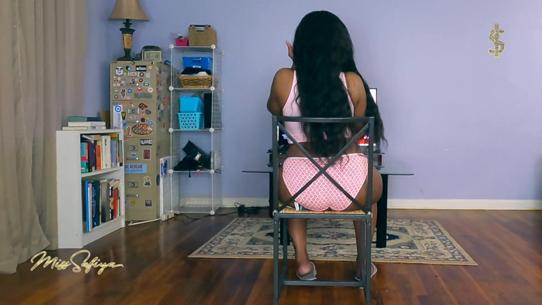 Miss-Safiya: Spremuto da un culo puzzolente gigante - video personalizzato