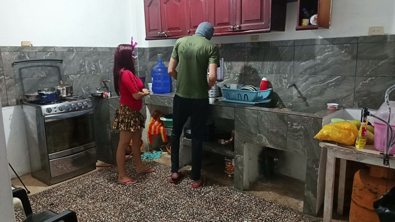 Goky: 変態隣人はそこにいる間に全てを見せる