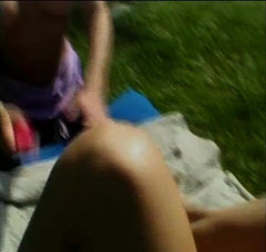 Darkko: Güzel sarışınlar yemek yerken amını ıslatıyor