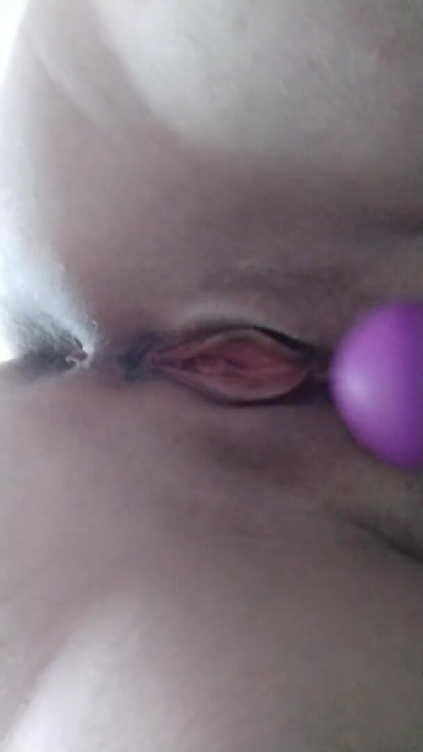 Pussy For Sperm: Gagică sexy se joacă senzual cu vibratorul în pizdă și orgasm intens