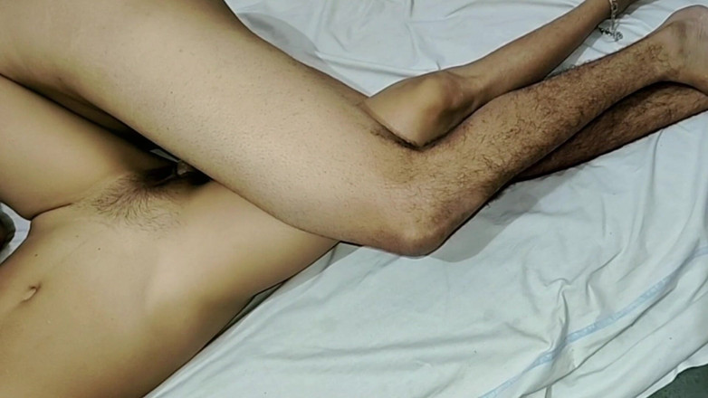 Desifukraa: Pierwszy raz przyrodnia siostra zerżnięta w pieska styl część 2 Desi...