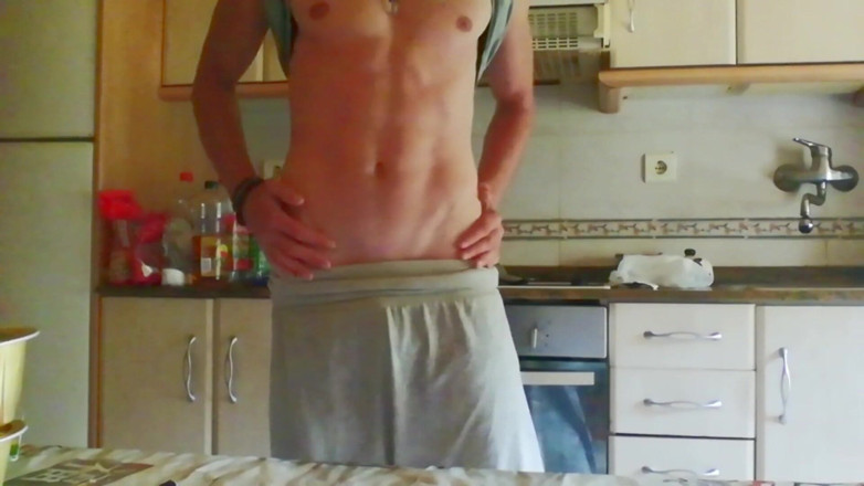 Culopeke: Guy Shows off His Sexy Body