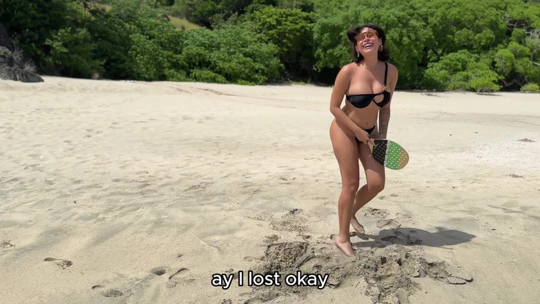 Shirley Musk: 随机的性感丰满熟女在户外公共海滩上被狠操