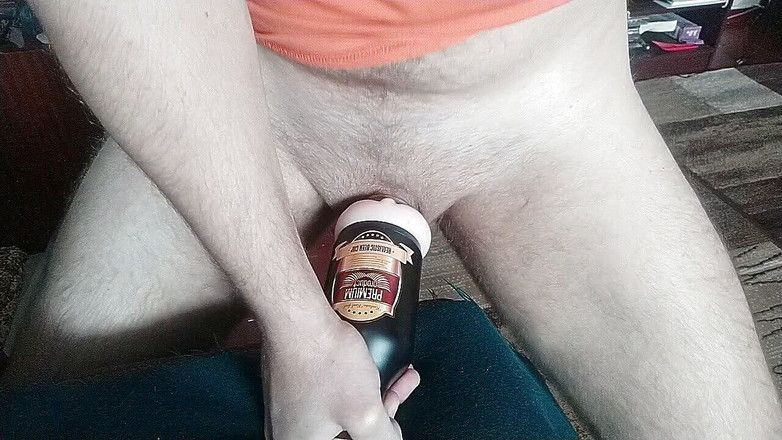 Guy big cock cum: Gay fode seu novo brinquedo e goza dentro