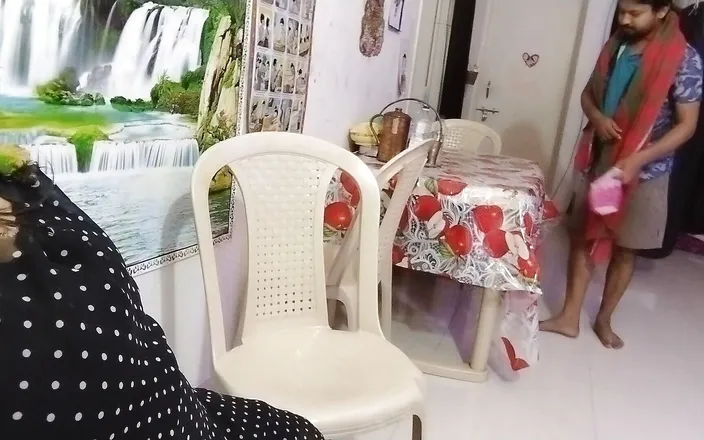 HotGirl21: Sexy Hotgirl21 Servant Massage Here to House Owner Desi Madam