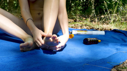 Peaches and Bananas: Fkk-strand, Nela, erotische fußmassage