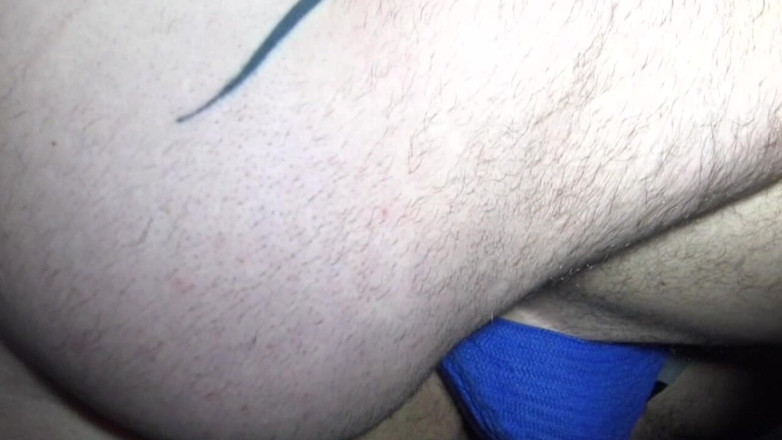 Crunch French bareback porn: Gutaussehender Typ hängt zwei große Schwänze