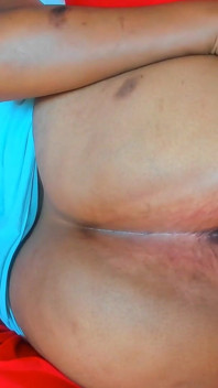 Big Booty MILF potajemnie ogląda porno podczas masturbacji