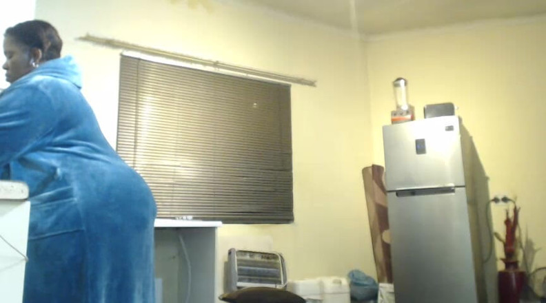 Legendary Booty Overdose: Une MILF BBW taquine sa robe