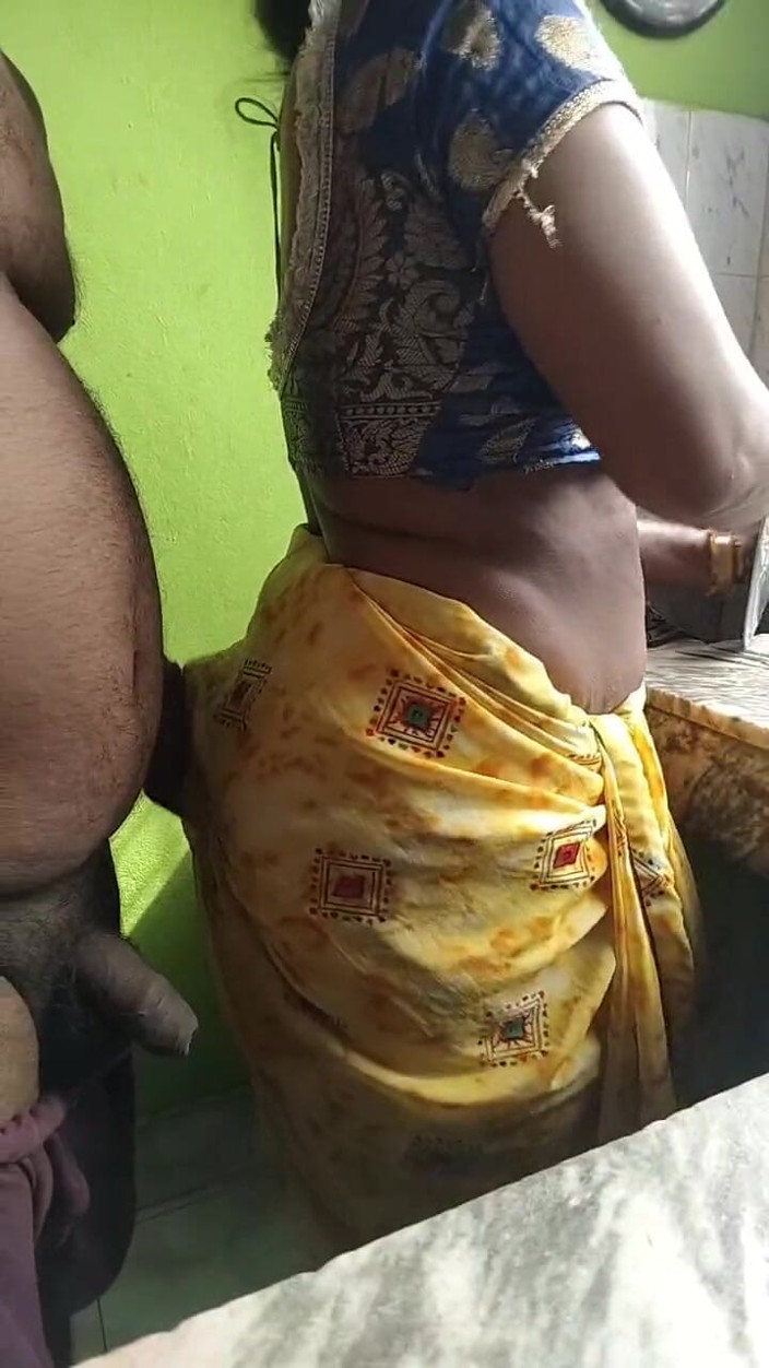 FULLMJEDETI: Otřený zadek Deshi Bhabhi Bartan byl čas