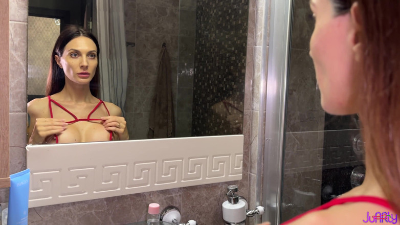 Horny_Ju: Freutoy- dan zakar besar meluncur ke dalam pantat ketat saya...