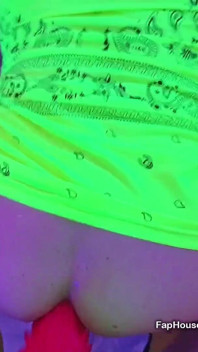 UV Glow trójkąt z ustalaniem femdom i sex oralny wielki kutas