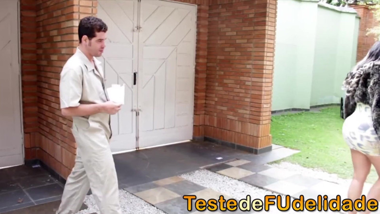 Teste de Fudelidade: Hot Mistress Fucked with Pool Cleaner