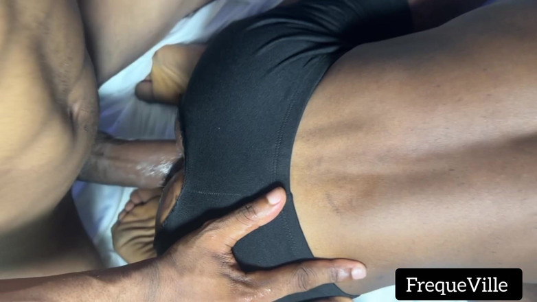 FrequeVille: 내 자지를 빨고 따먹어