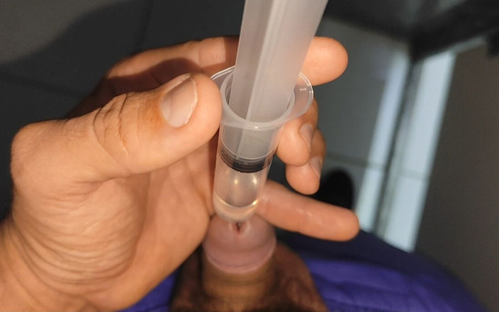 Straight Daddy Club: Extrémní aplikace stříkačky uvnitř žaludu!!