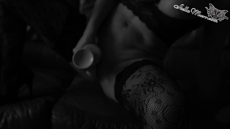 StellaMurr: MiLF tettona si masturba la figa con un dildo ed...
