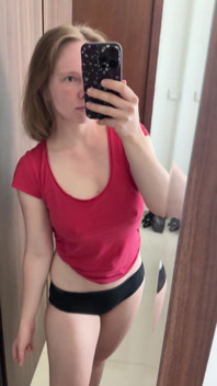 Rubia guapa con tetas grandes