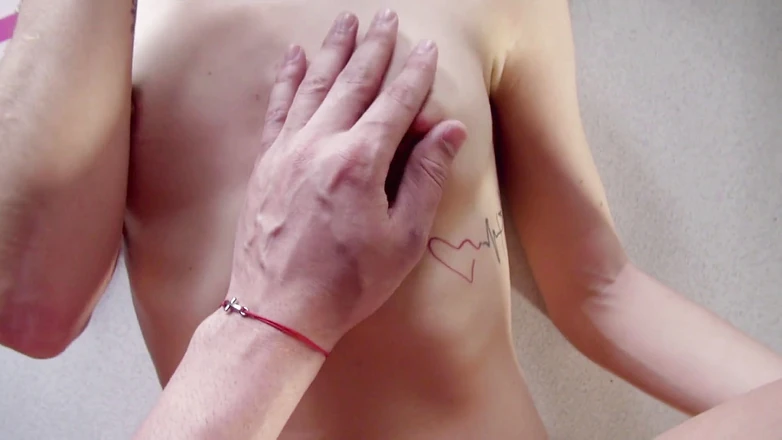 Pornstars fucking XXX: Una mora con un gran culo sa come scopare duro