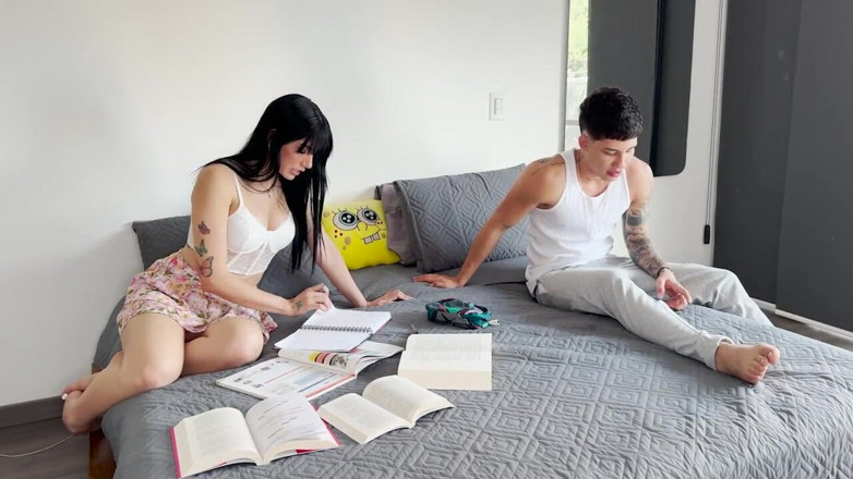 Yenifer Chacon: Estávamos tentando estudar, mas ele se distraiu