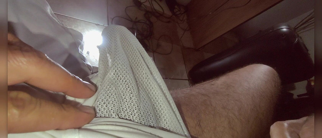 Stink HairyMale: Merangkap Melalui Seluar Pendek