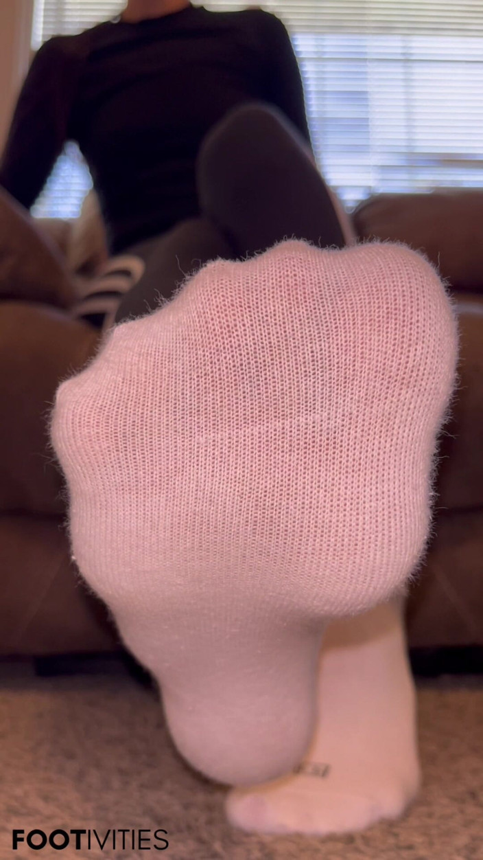 footivities: Silent Sock Tease - Ivys Feet - Footivities