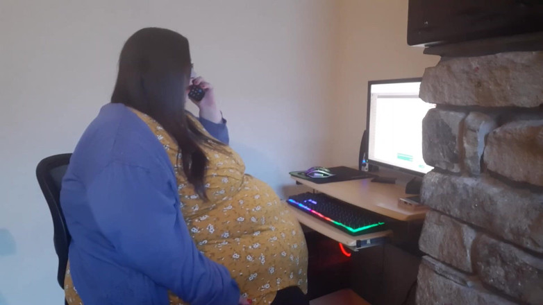 SSBBWLadyBrads: SSBBW-sekretärin bei der arbeit von chef gedemütigt - fantasie