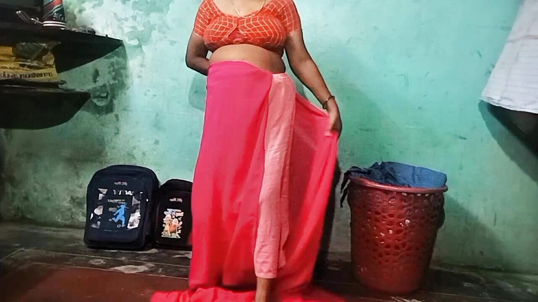 Priyanka314: Tamil Priyanka nevlastní teta Saree se převléká