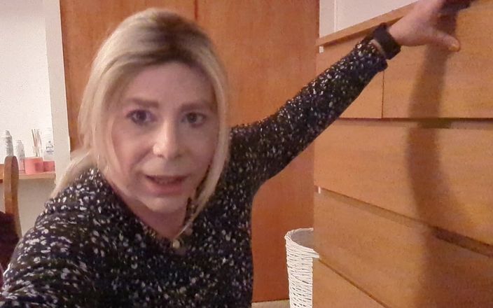 NikkiGee: ¡Chupa mi clítoris, traga mi enorme corrida!