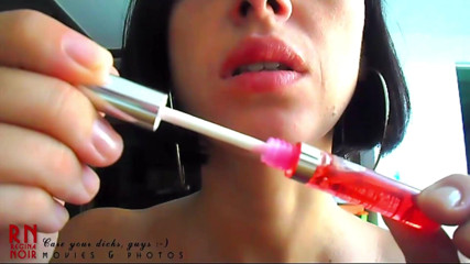 Regina Noir: Lip painting with red lipstick - Sexy lips