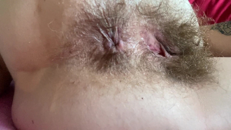 Cuteblonde666: 阴毛浓密的菊花特写快速展示