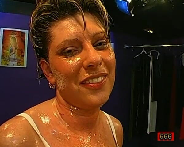 GGG John Thompson OLD STYLE: जीजीजी जॉन थॉम्पसन - एमआईएलए खुद को तंग छात्र मुर्गा के साथ व्यवहार करता है