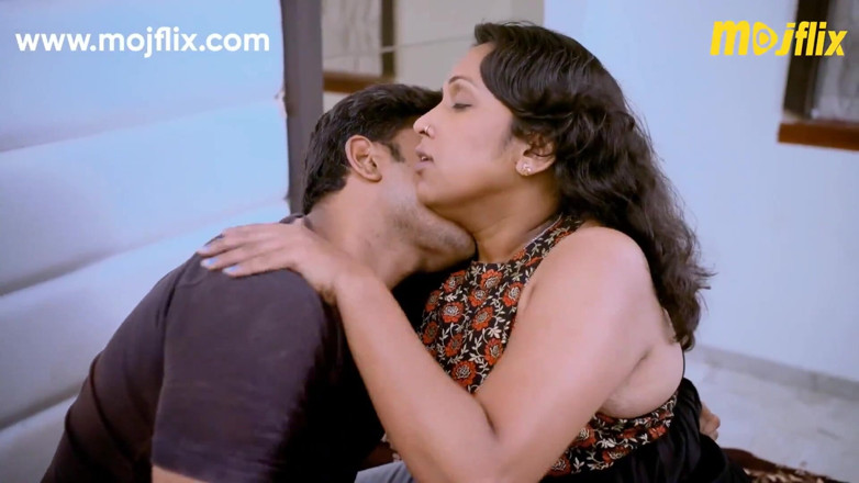 Indian chut studio: MILF Bindu Bhabhi ร้อนๆ เปลือยกายเย็ดกับแฟนหนุ่มหล่อสุดๆ