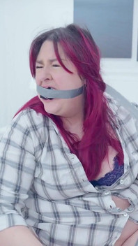 Lacey Taken and Gagged: Zoufalý boj