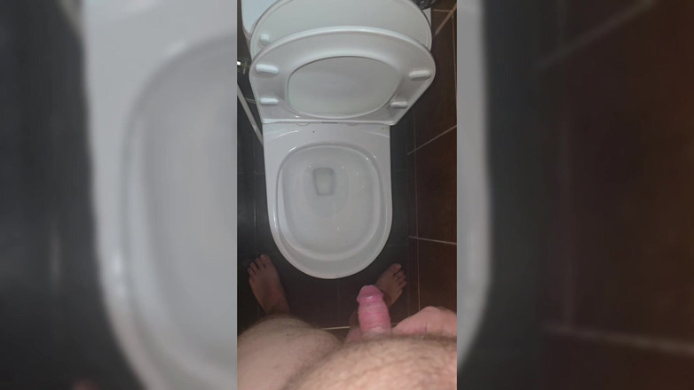 Jimbob Star GAY: Jimbob Pissing in Toilet